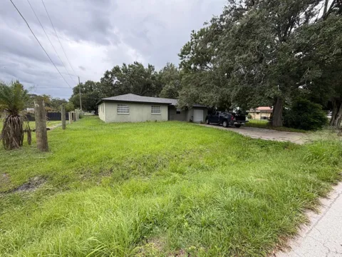1423 NE LIVINGSTON STREET