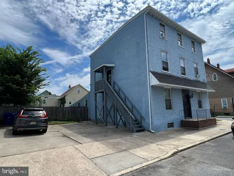 39 BUTTONWOOD STREET #B