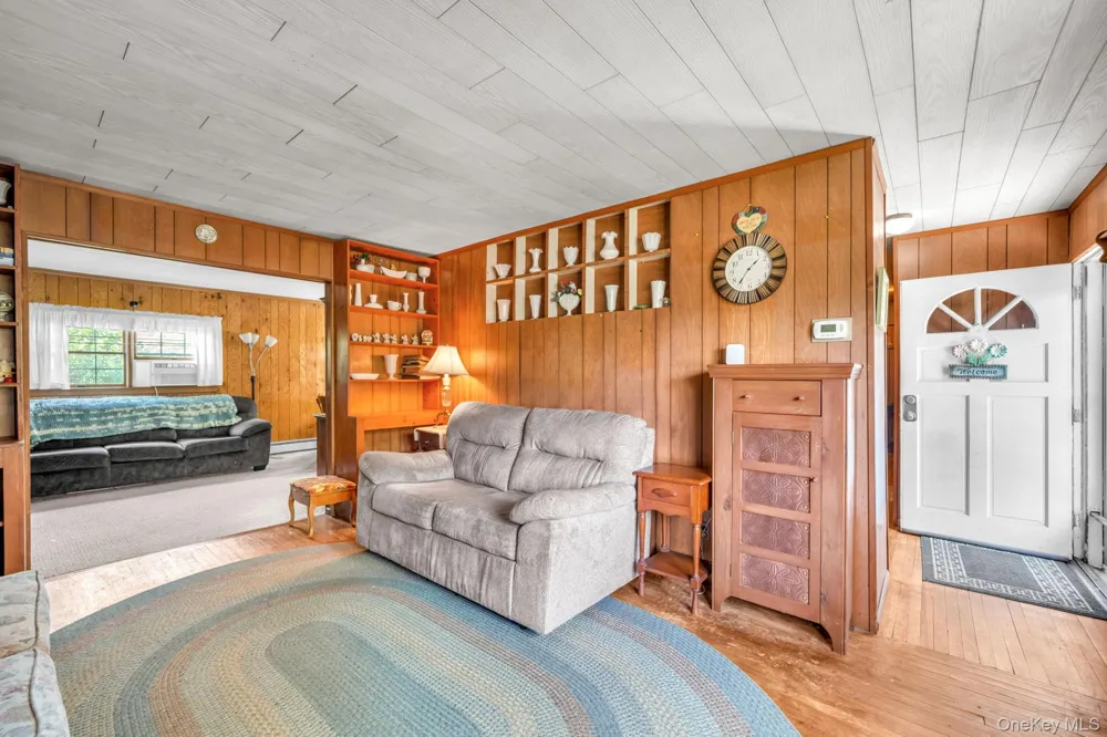 1 Bradish Lane Babylon, NY 11702