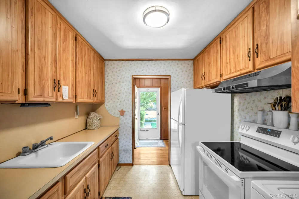 1 Bradish Lane Babylon, NY 11702