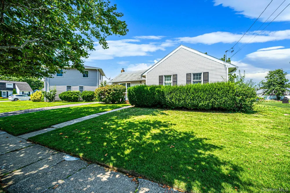 1 Bradish Lane Babylon, NY 11702