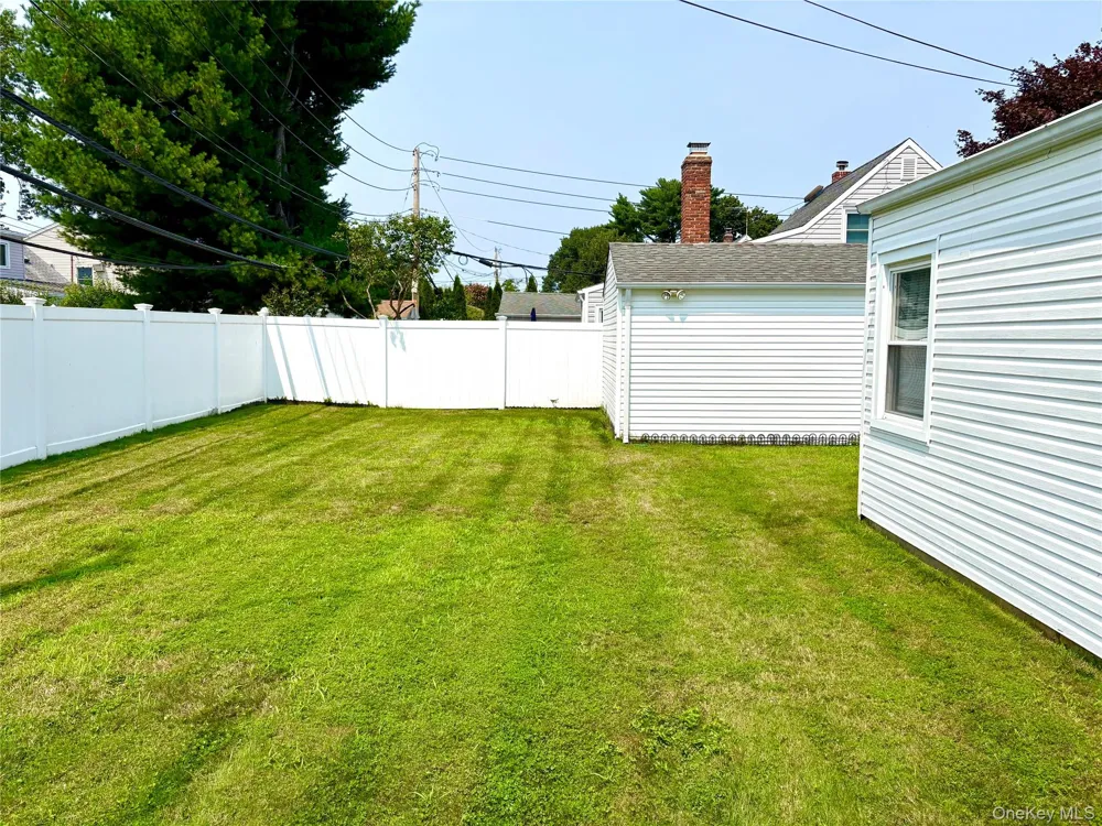 18 Heather Lane Levittown, NY 11756