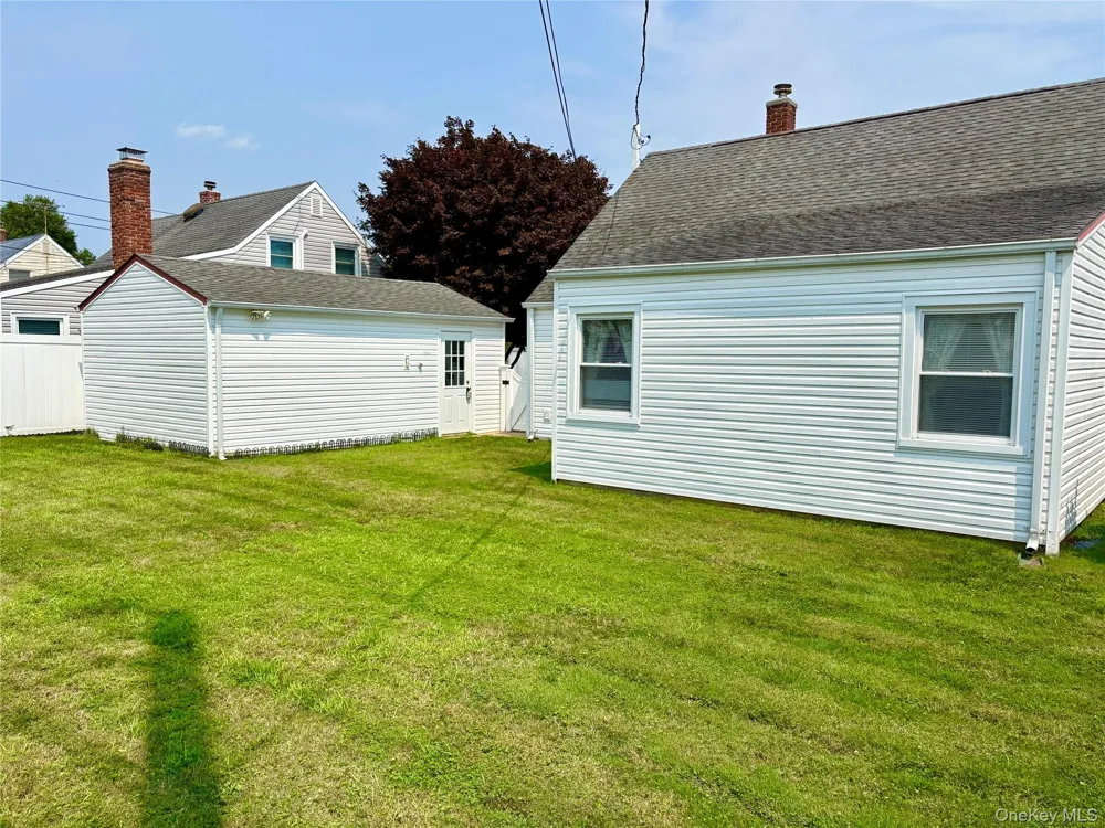18 Heather Lane Levittown, NY 11756