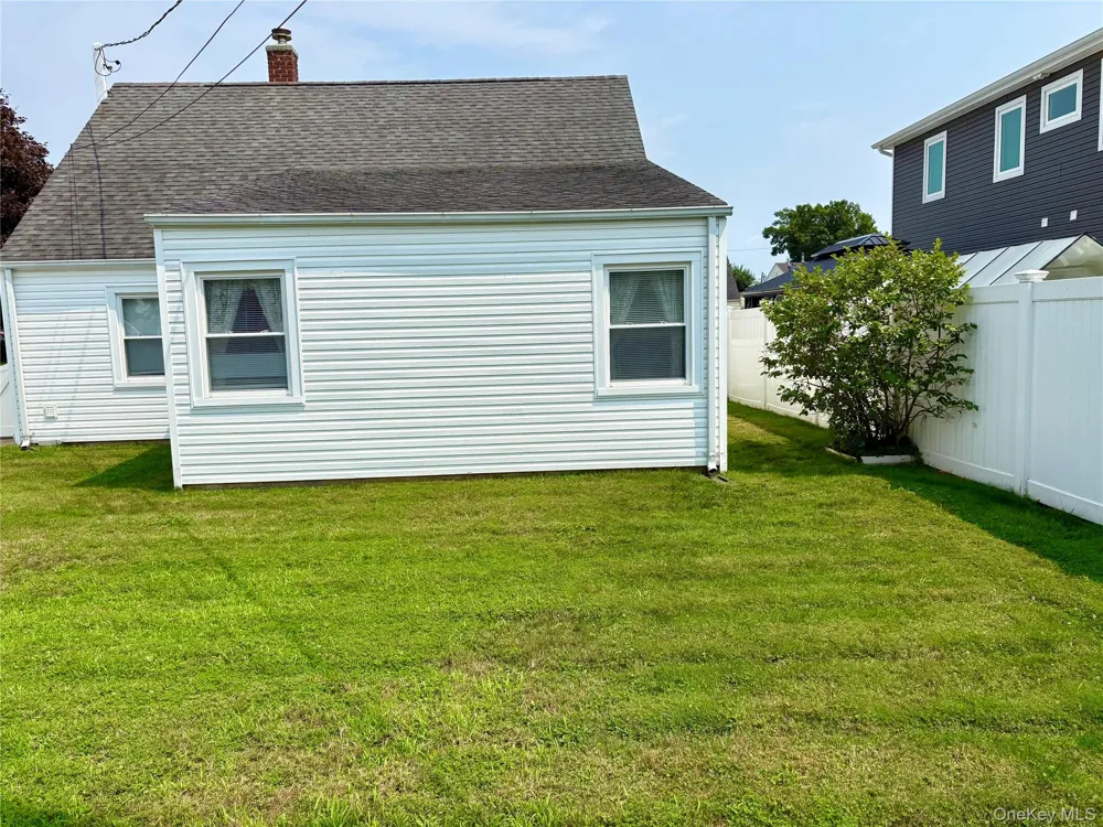 18 Heather Lane Levittown, NY 11756