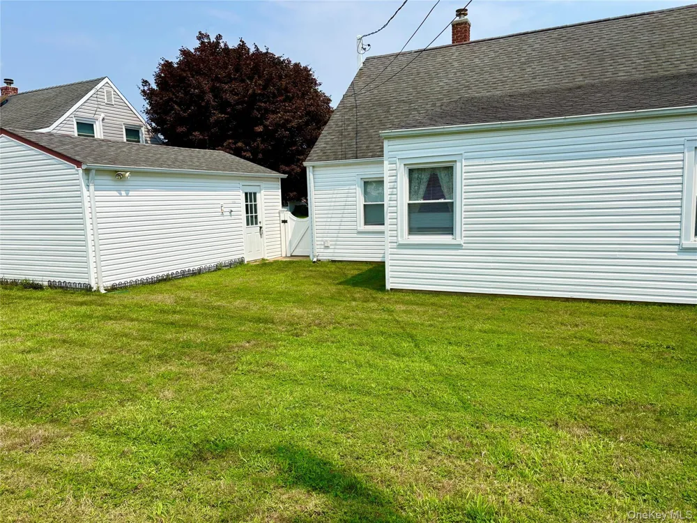 18 Heather Lane Levittown, NY 11756