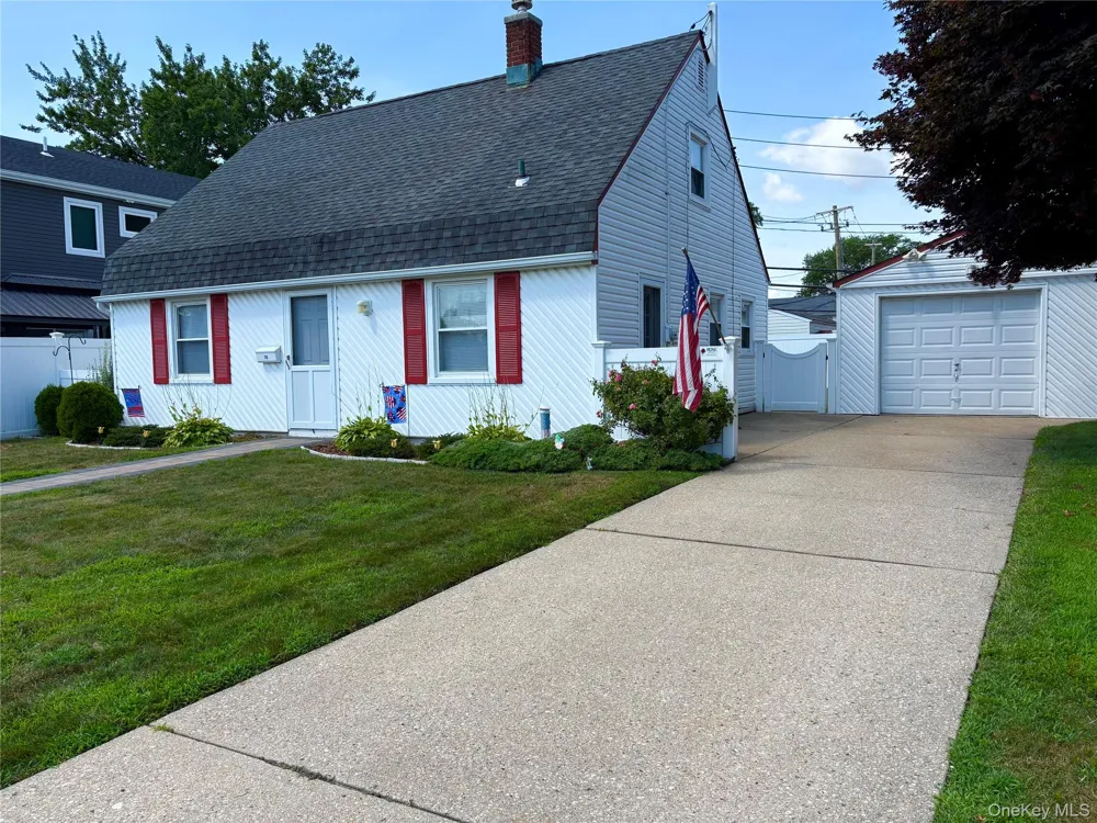 18 Heather Lane Levittown, NY 11756