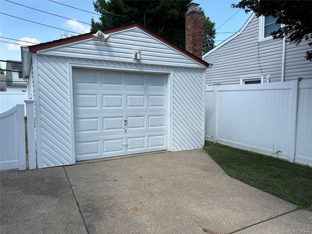 18 Heather Lane Levittown, NY 11756