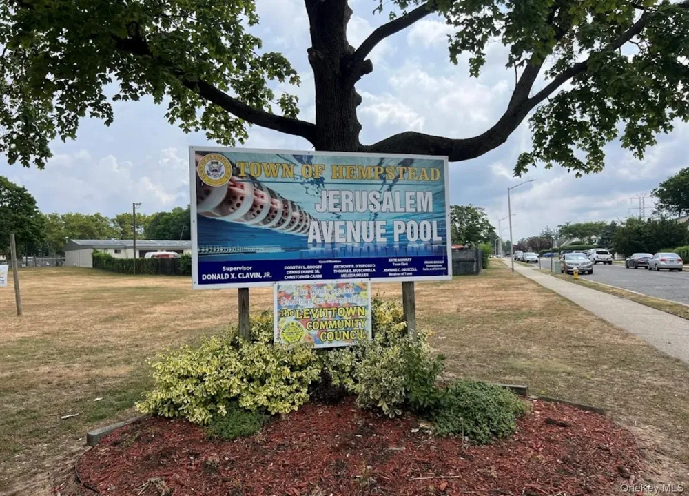 18 Heather Lane Levittown, NY 11756