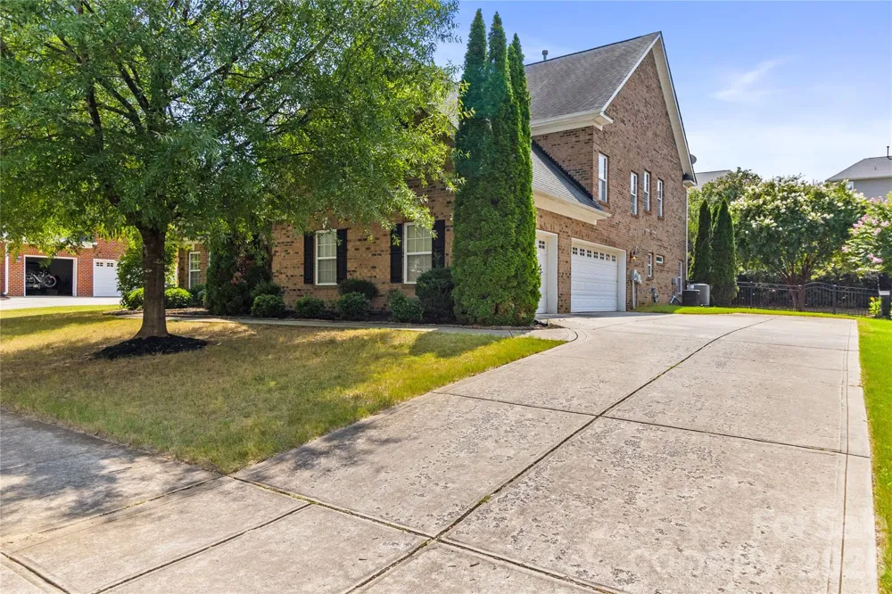 8744 Savannah Road Harrisburg, NC 28075