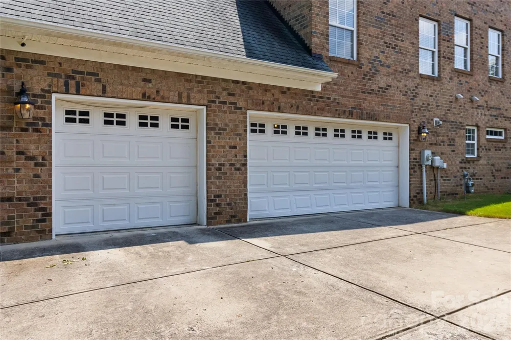 8744 Savannah Road Harrisburg, NC 28075