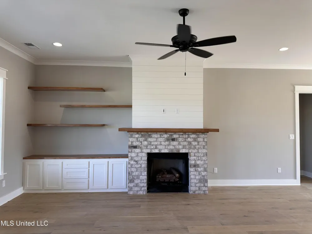 1735 Bakersfield Way Nesbit, MS 38651