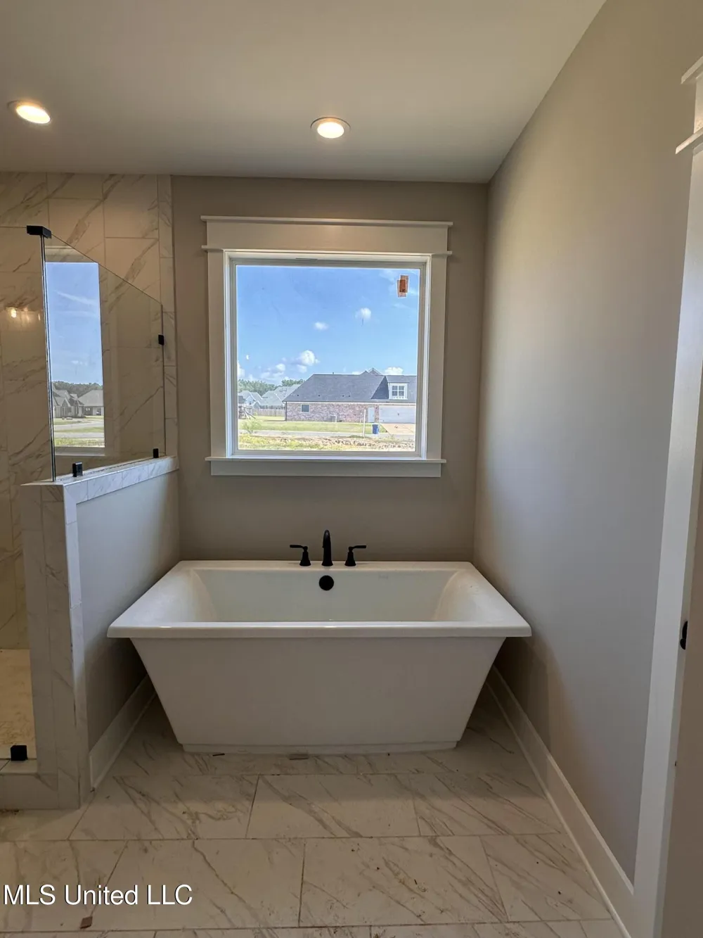 1735 Bakersfield Way Nesbit, MS 38651