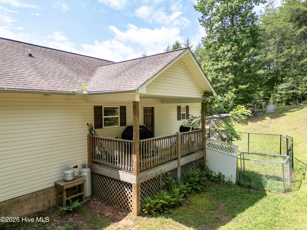 90 Copperhill Church Lane Warne, NC 28909