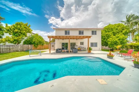 8611 SW 207th Ter