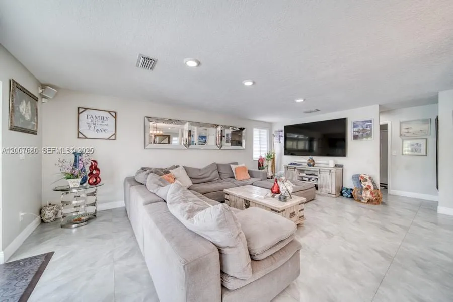 8611 SW 207th Ter Cutler Bay, FL 33189