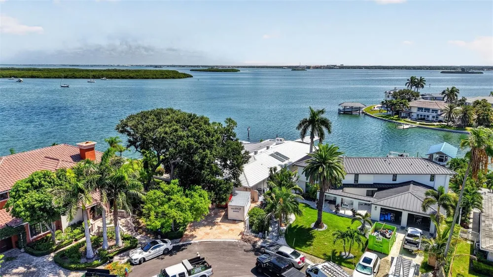 891 ISLAND WAY Clearwater Beach, FL 33767