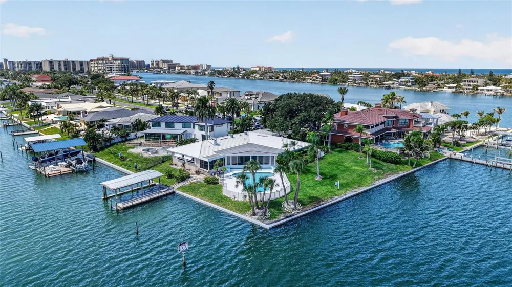 891 ISLAND WAY Clearwater Beach, FL 33767