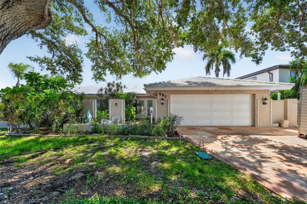 891 ISLAND WAY Clearwater Beach, FL 33767