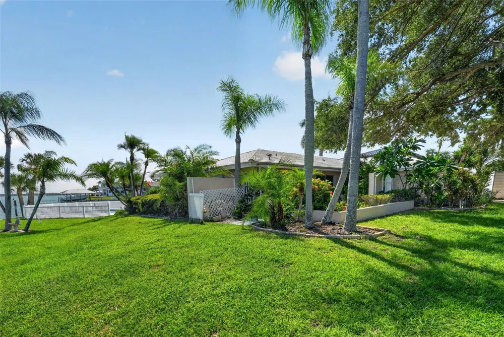 891 ISLAND WAY Clearwater Beach, FL 33767