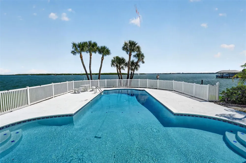 891 ISLAND WAY Clearwater Beach, FL 33767