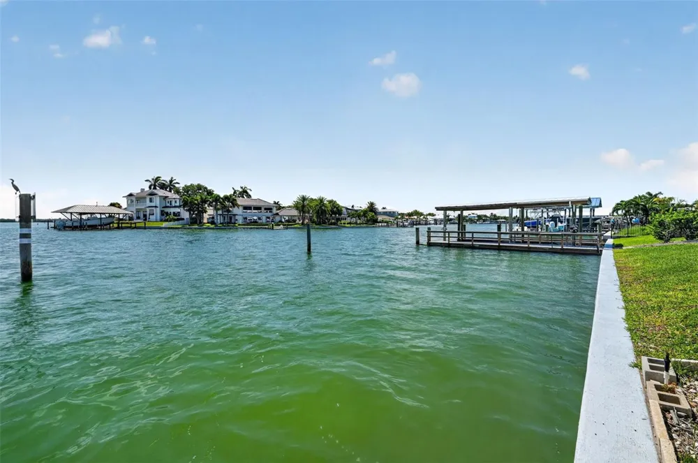 891 ISLAND WAY Clearwater Beach, FL 33767