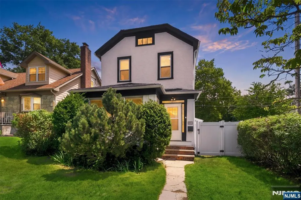 274 Brighton Avenue East Orange, NJ 07017