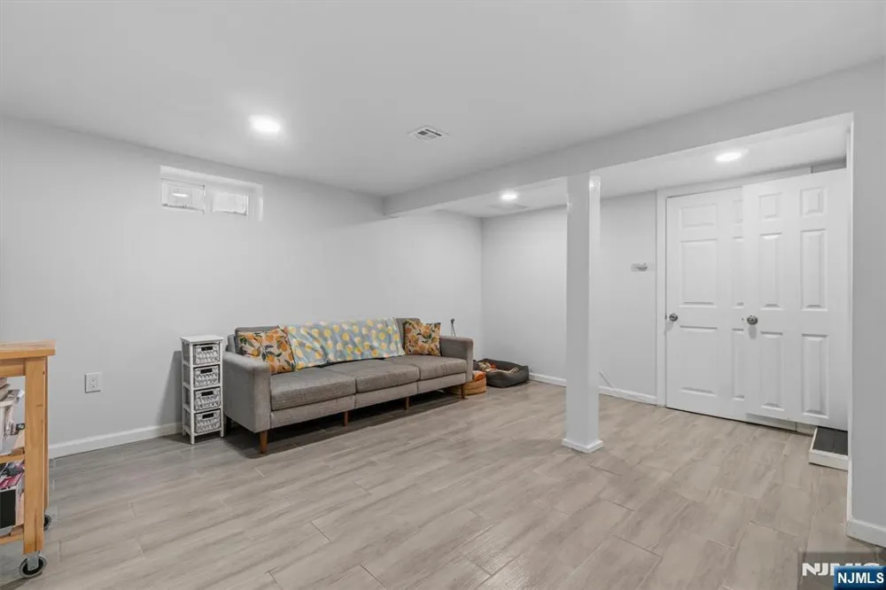 274 Brighton Avenue East Orange, NJ 07017