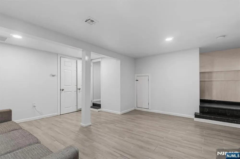 274 Brighton Avenue East Orange, NJ 07017