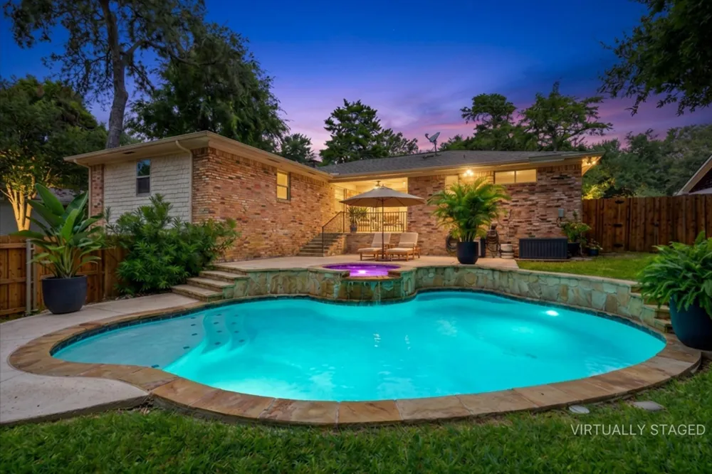 8324 Moorcroft Drive Dallas, TX 75228