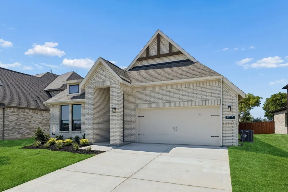1013 Goldenrod Drive Justin, TX 76247