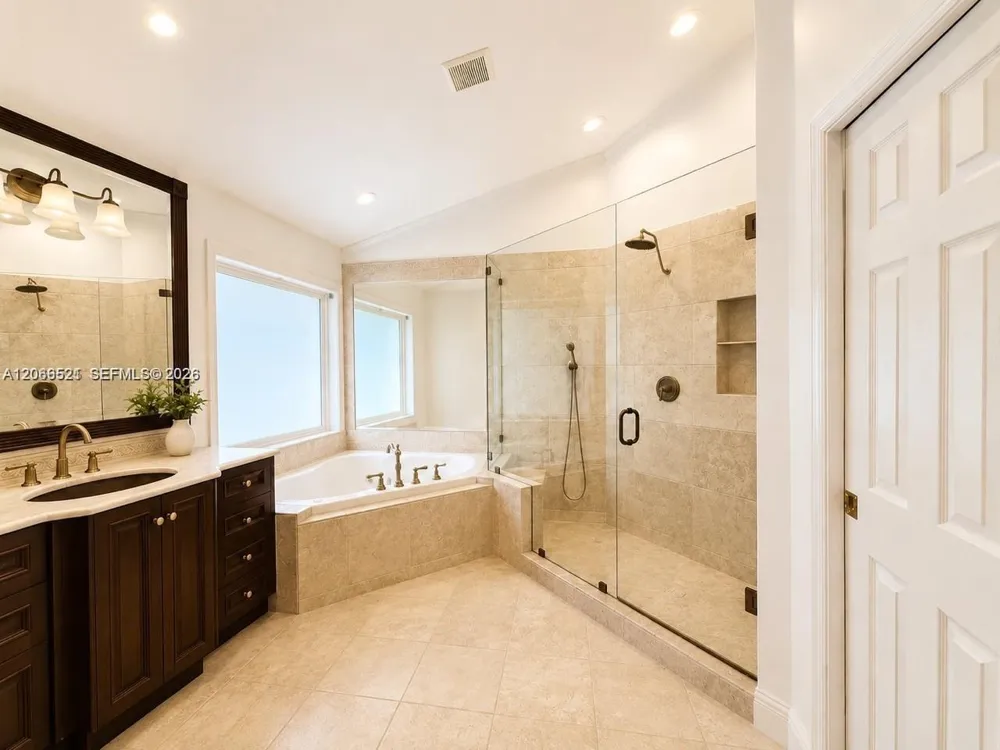 2616 Oakbrook Ct Weston, FL 33332