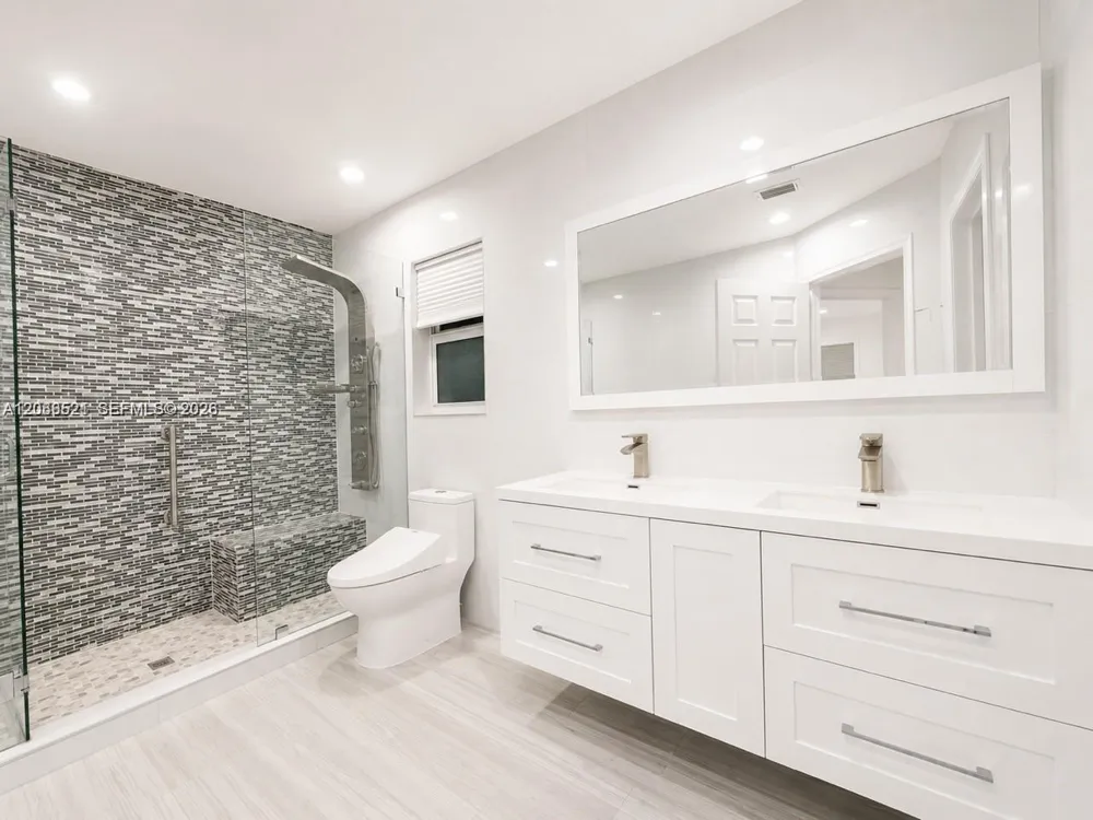 2616 Oakbrook Ct Weston, FL 33332
