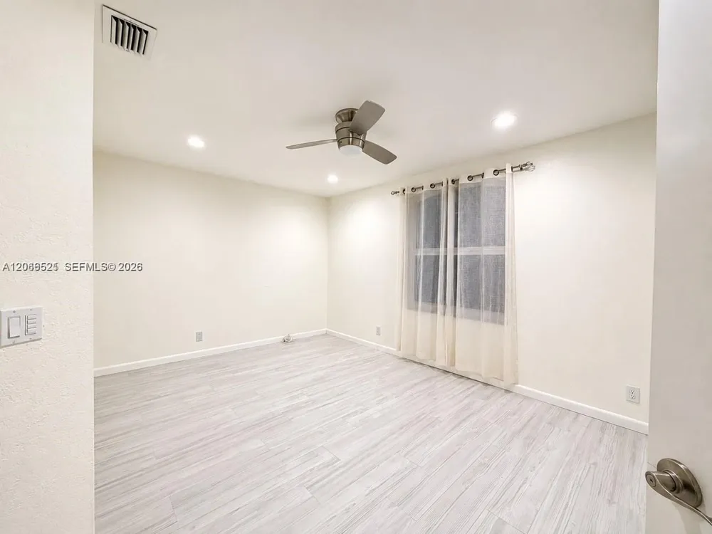 2616 Oakbrook Ct Weston, FL 33332