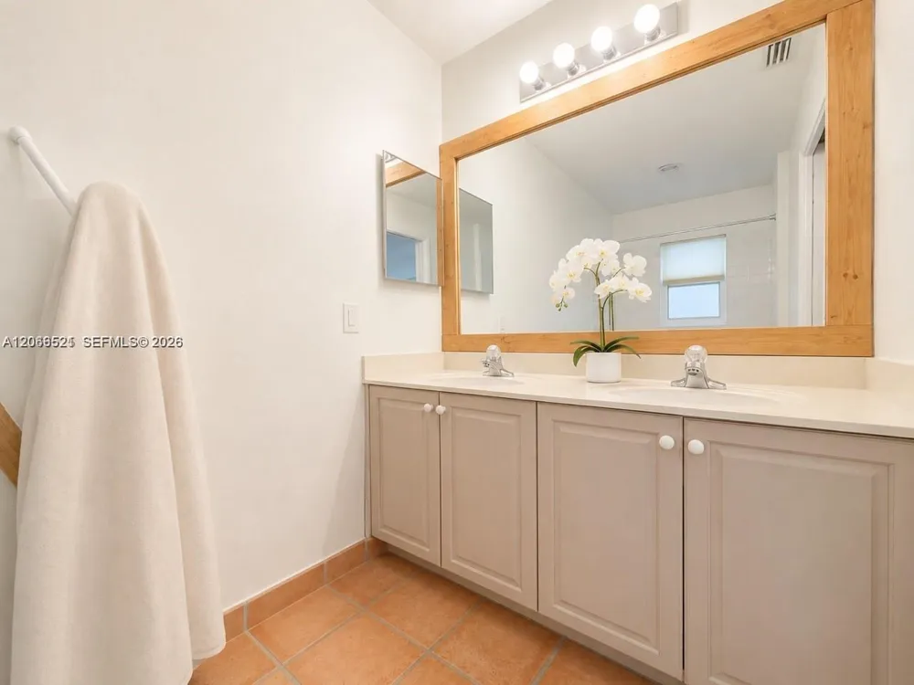 2616 Oakbrook Ct Weston, FL 33332