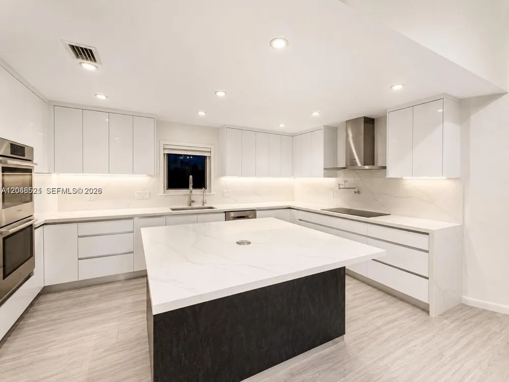 2616 Oakbrook Ct Weston, FL 33332