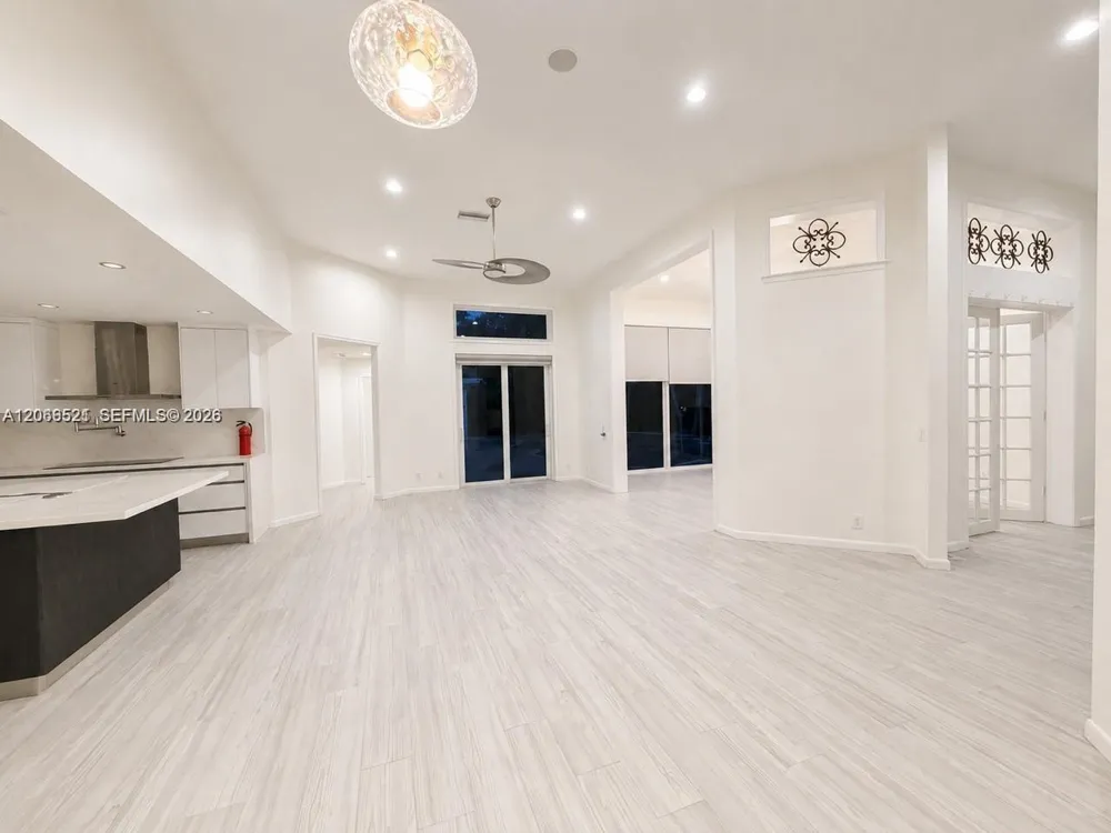 2616 Oakbrook Ct Weston, FL 33332