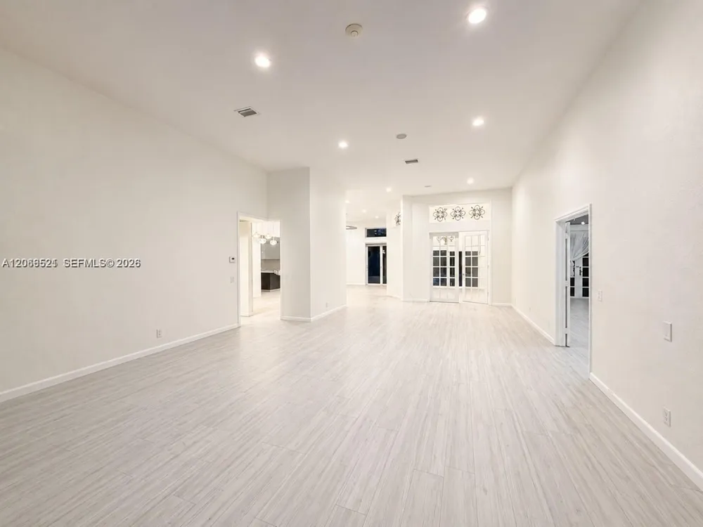 2616 Oakbrook Ct Weston, FL 33332