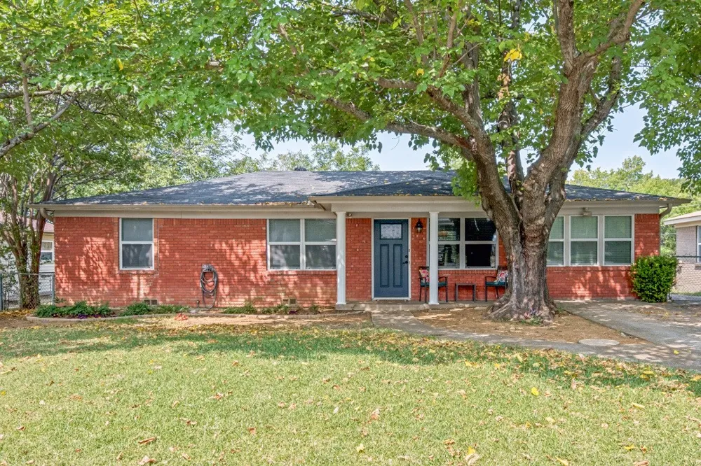 1009 Zelda Drive Hurst, TX 76053