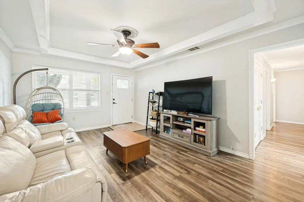 1009 Zelda Drive Hurst, TX 76053