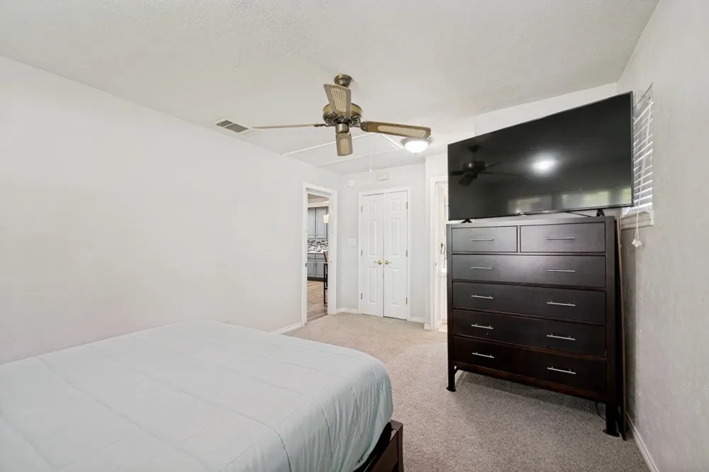 1009 Zelda Drive Hurst, TX 76053
