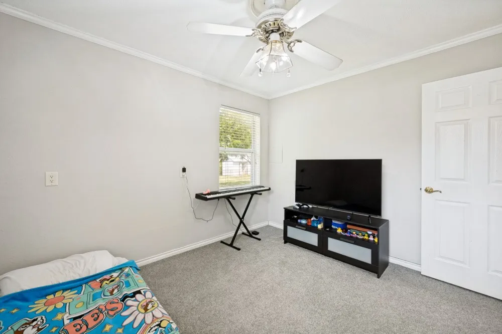 1009 Zelda Drive Hurst, TX 76053
