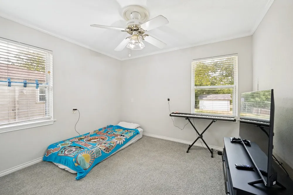 1009 Zelda Drive Hurst, TX 76053