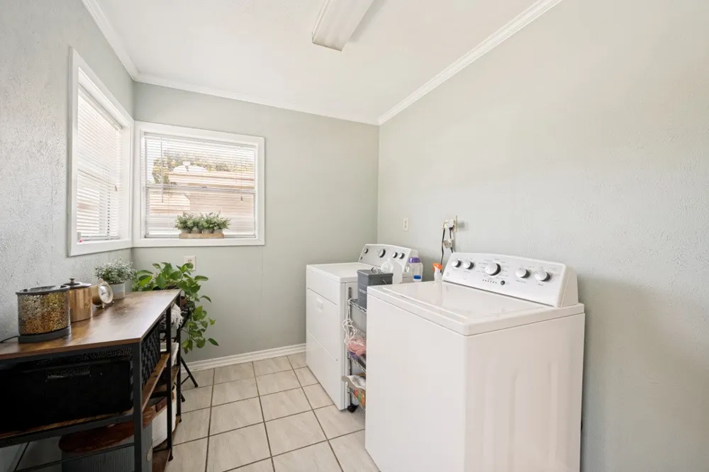 1009 Zelda Drive Hurst, TX 76053