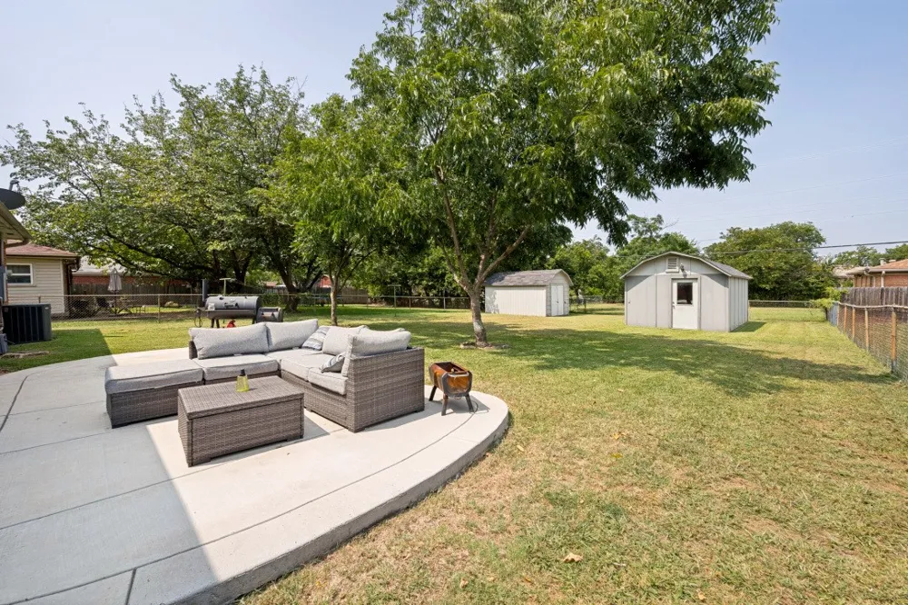 1009 Zelda Drive Hurst, TX 76053