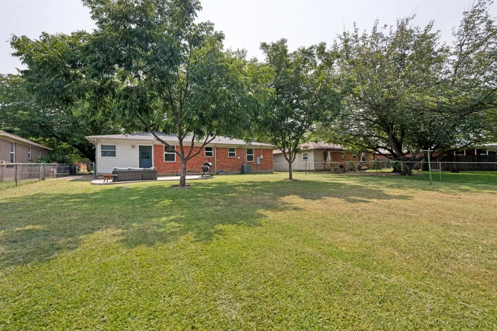 1009 Zelda Drive Hurst, TX 76053