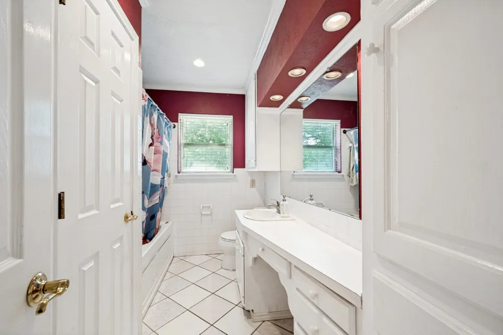 1009 Zelda Drive Hurst, TX 76053