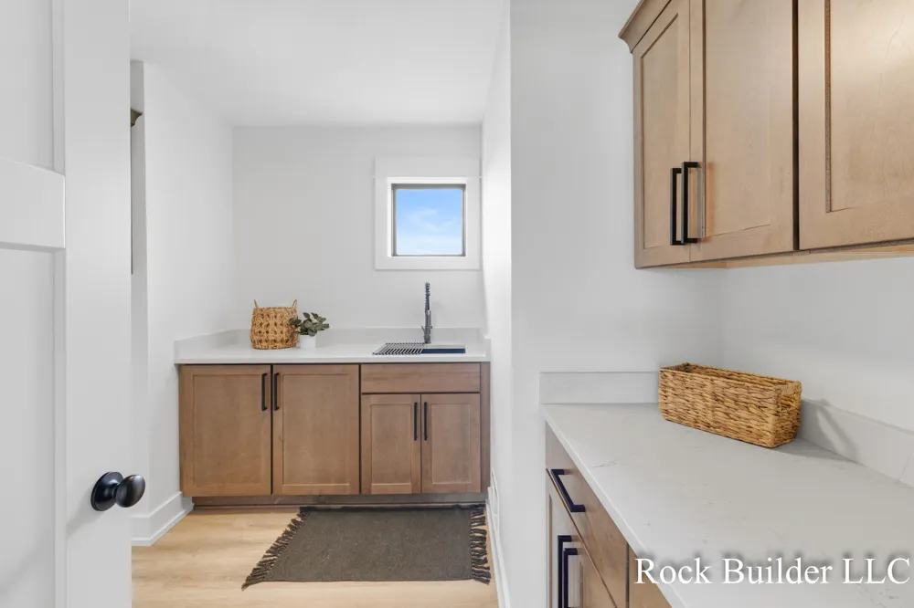 3337 Eagle Peak Drive Jenison, MI 49428