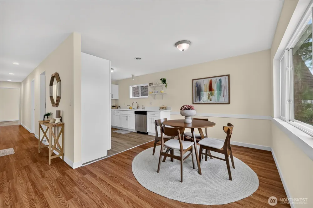 4042 5th Avenue NE Seattle, WA 98105