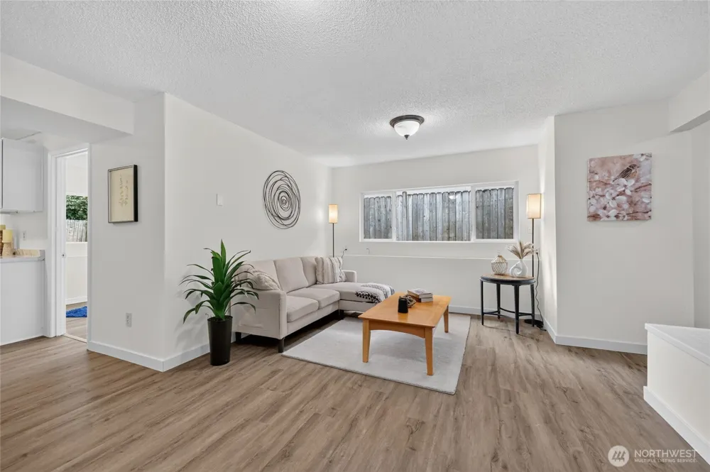 4042 5th Avenue NE Seattle, WA 98105