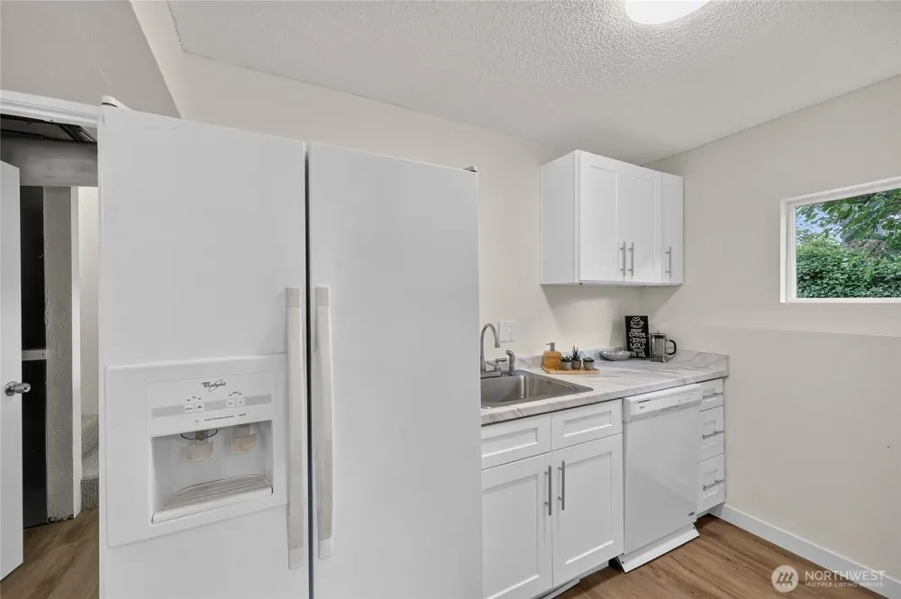 4042 5th Avenue NE Seattle, WA 98105